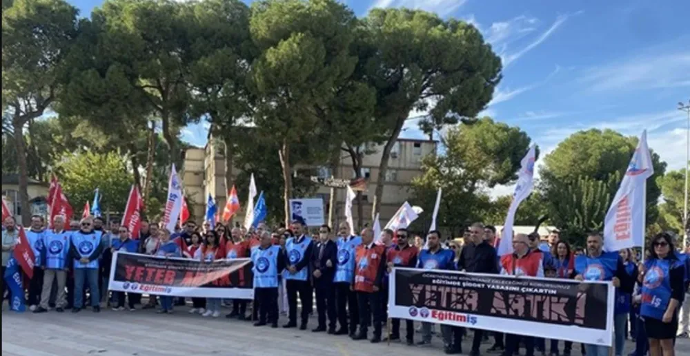  Sınıf Huzurunu Bozan Öğrenci Yüzünden Öğretmenler Darbedildi!