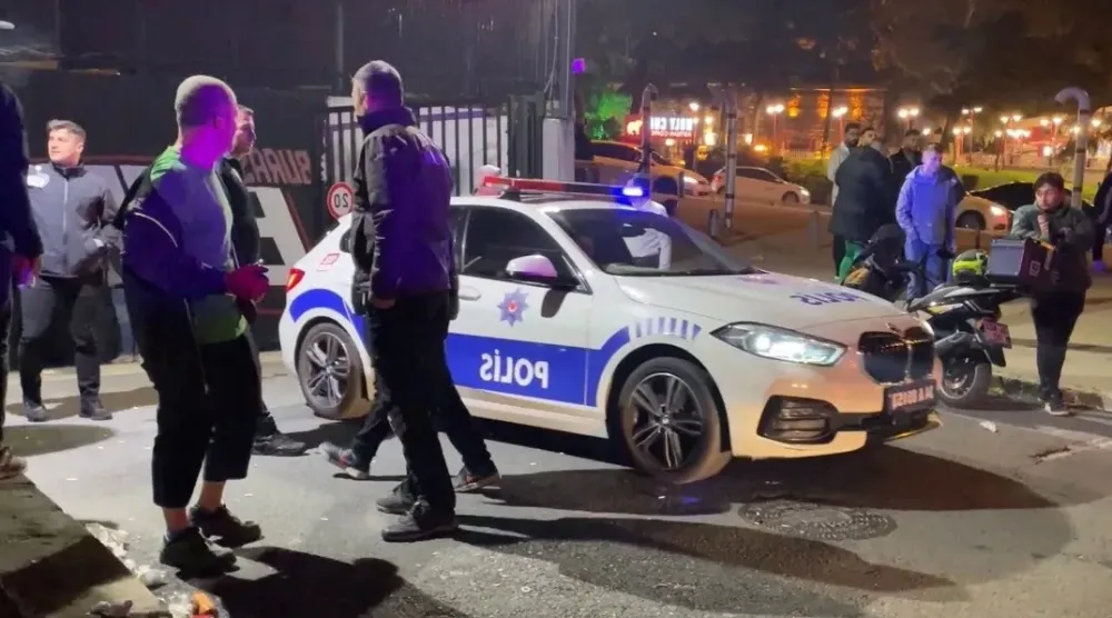 Beşiktaş-Fenerbahçe Taraftarları Arasında Silahlı Kavga! 1 Kişi Ağır Yaralı