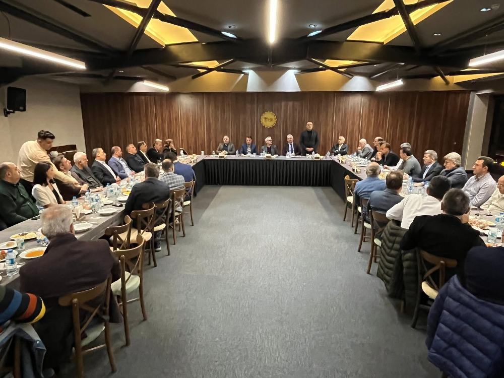 Görevden ayrılıp genel müdür yardımcısı olan il milli eğitim müdürüne görkemli veda