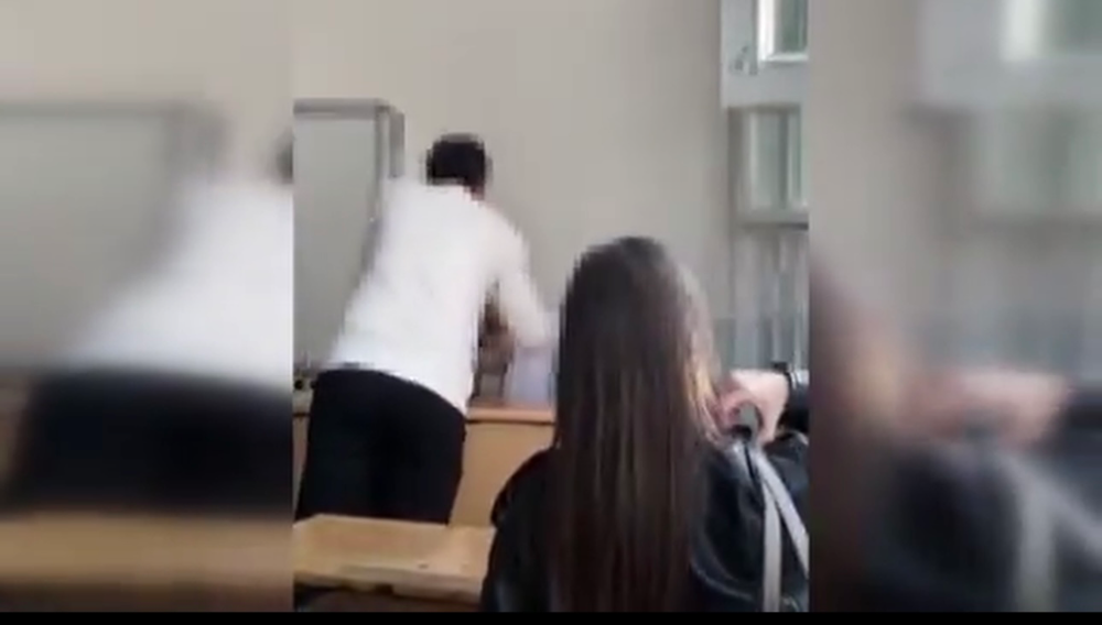 Ankara’da Lise’de Öğretmene Zorbalık Görüntüleri Türkiye