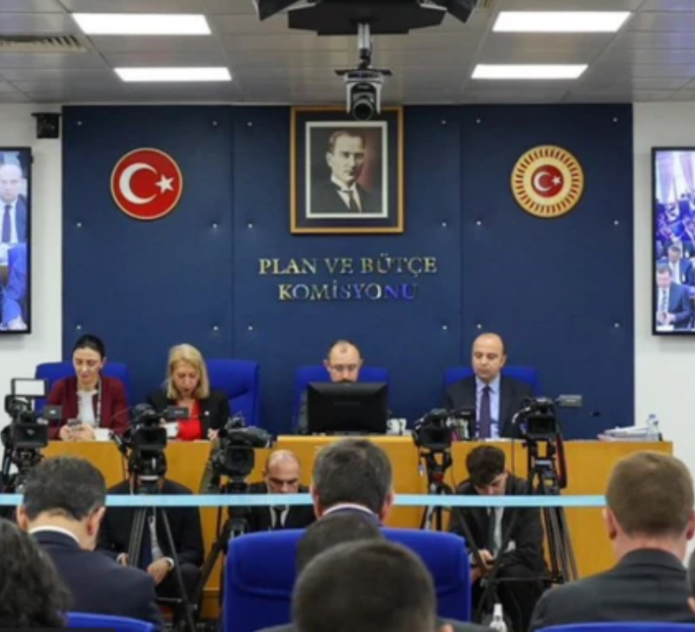 Kamu yöneticisi maaşlarına 30.000 TL’lik seyyanen zam komisyondan geçti