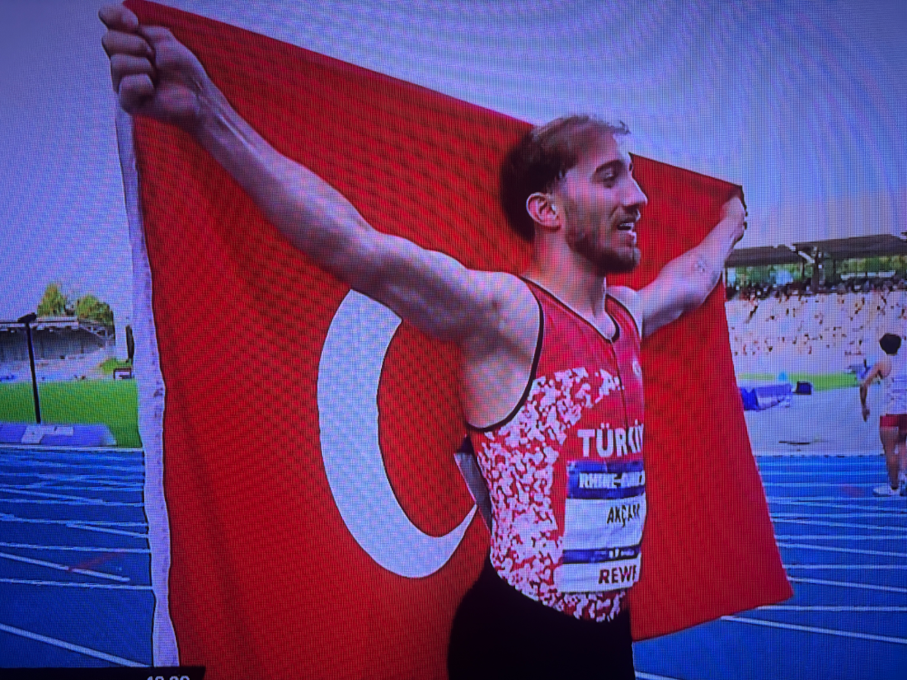 Berke Akçam olimpiyat şampiyonu oldu