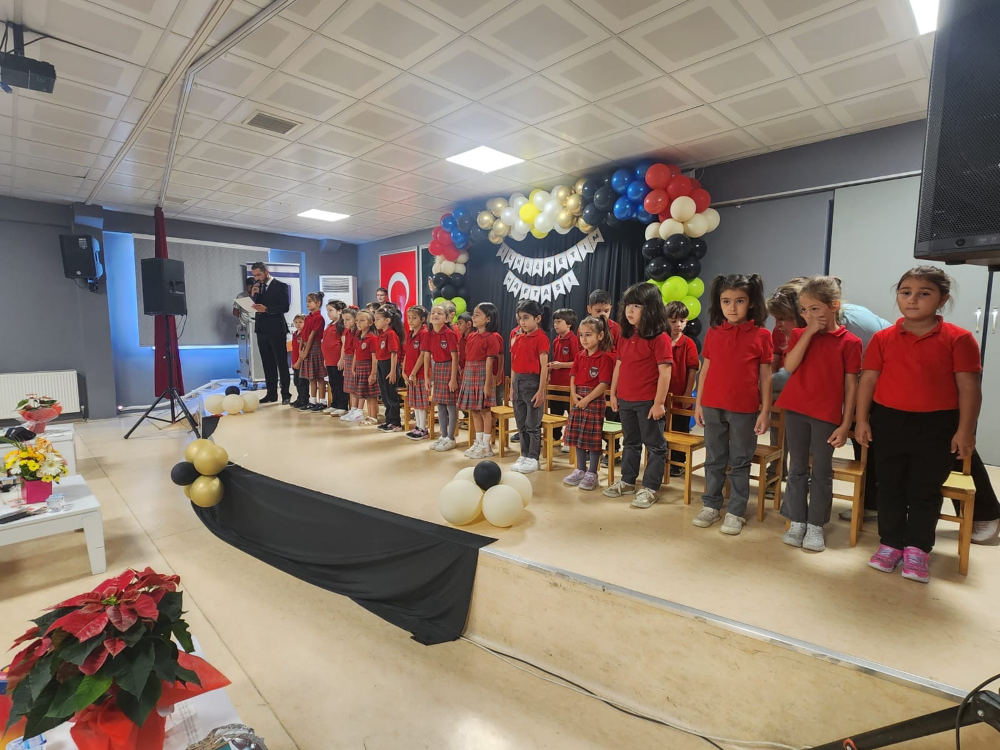 Kocaeli Kandıra‘da İlköğretim Haftası muhteşem bir törenle kutlandı