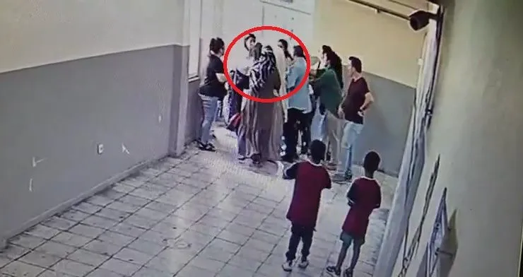 Kadın Öğretmene Okulda Vahşi Saldırı