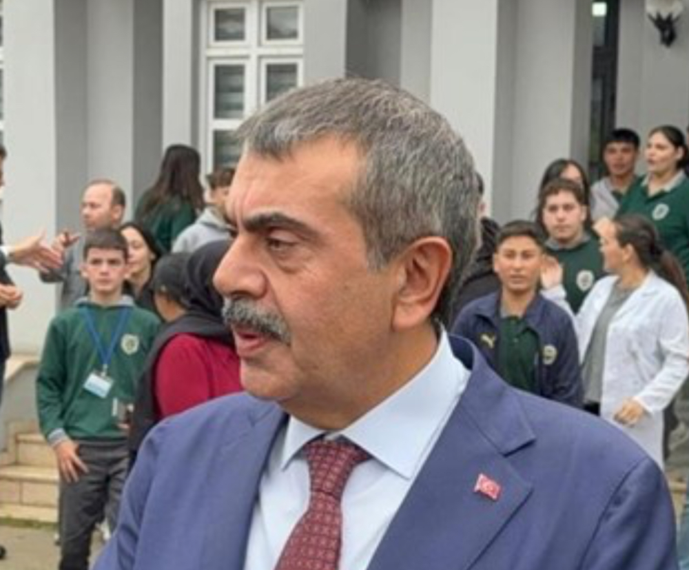 Okula Habersiz Gelen Bakan Yusuf Tekin